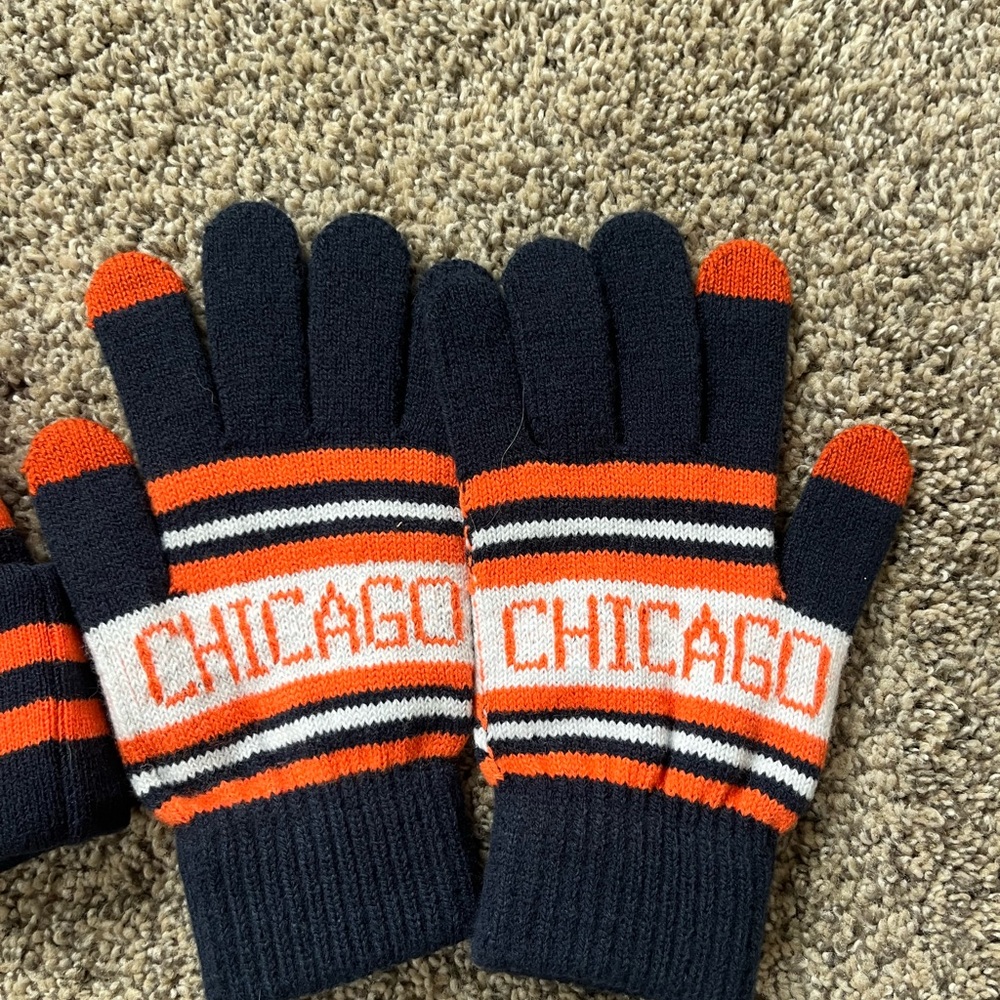 Chicago Winter Hat and Gloves Set - Picture 4 of 5
